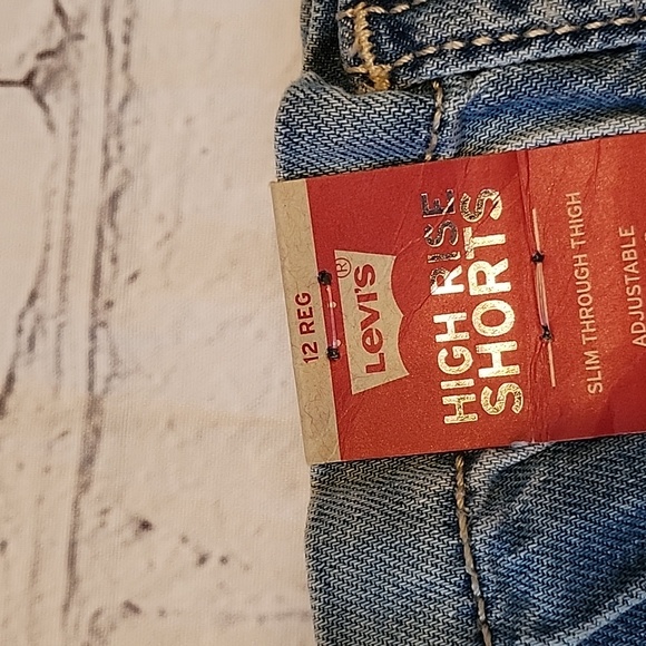 LEVI'S HIGH RISE SHORT - Picture 5 of 7